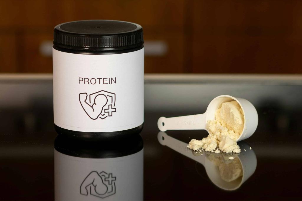 Whey protein em pó em uma colher