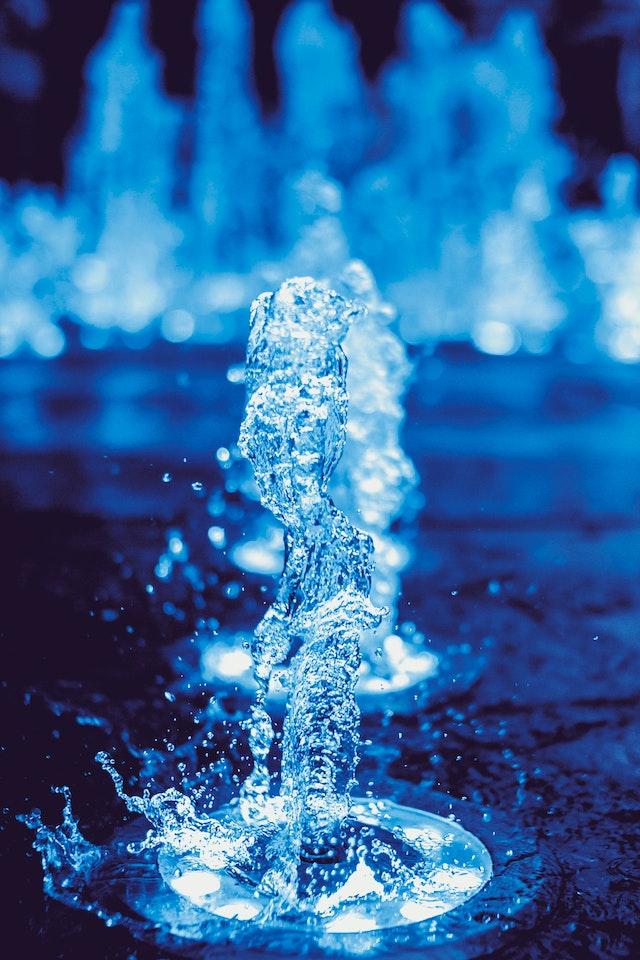Comparing Electrolyte Drinks and Water Which is Better for Hydrating Your Body?